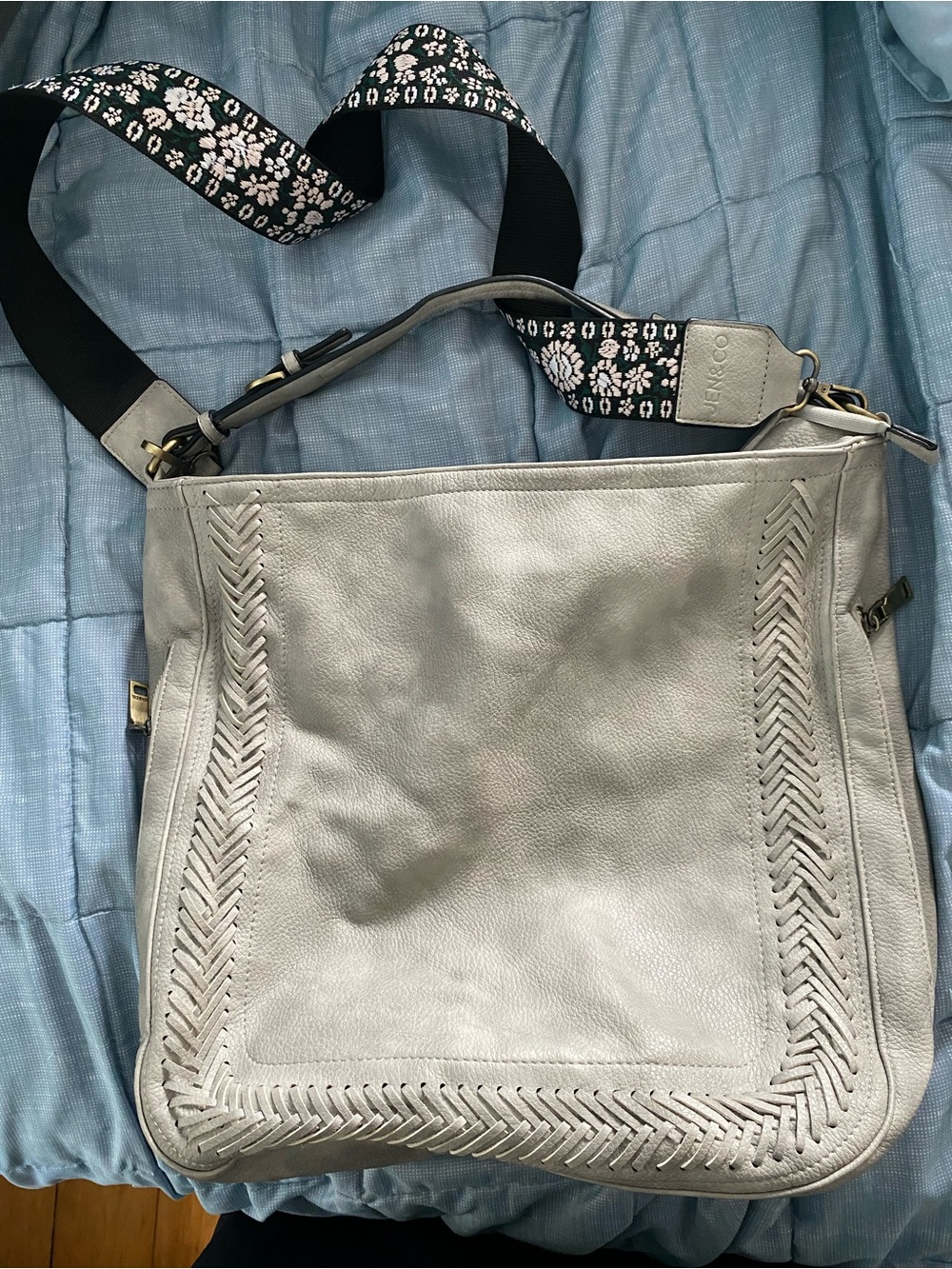 Jen & Co Light Gray Leather Crossbody Bag with Floral Strap